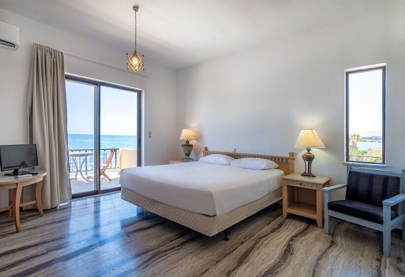 غرفة عائلية, Minerva Beach