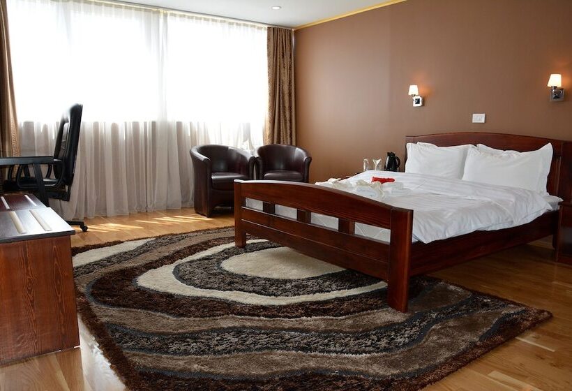 اتاق استاندارد یک نفره, Super 8