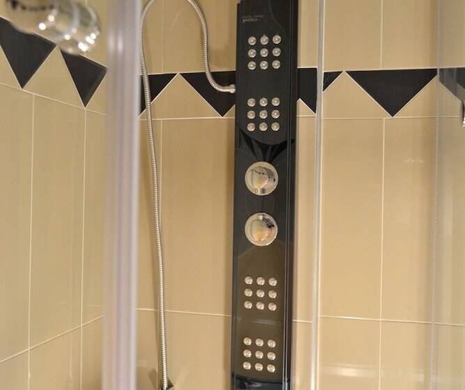 اتاق استاندارد, Super 8