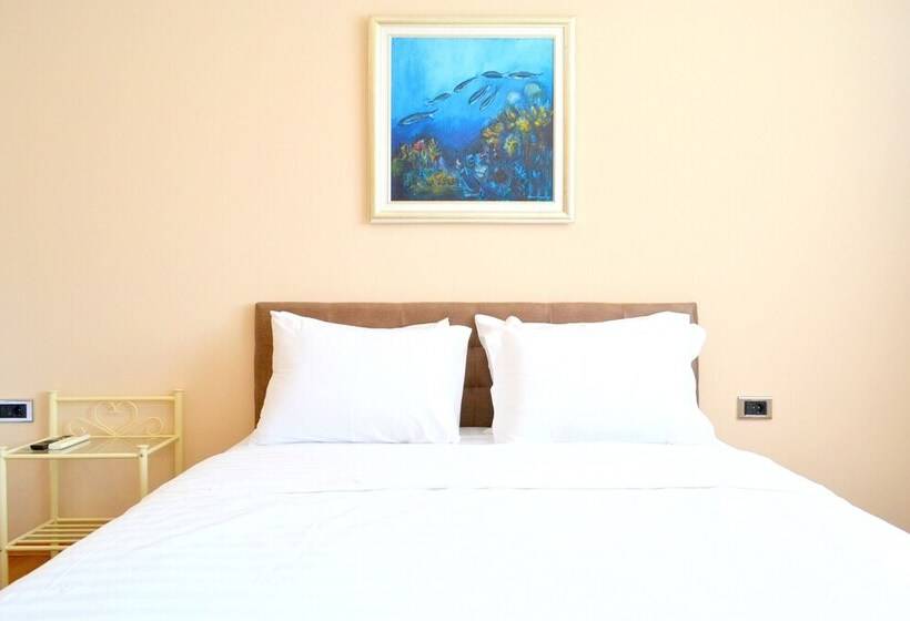 اتاق استاندارد, Super 8