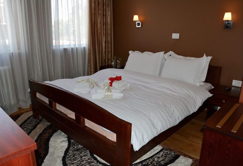 اتاق استاندارد, Super 8