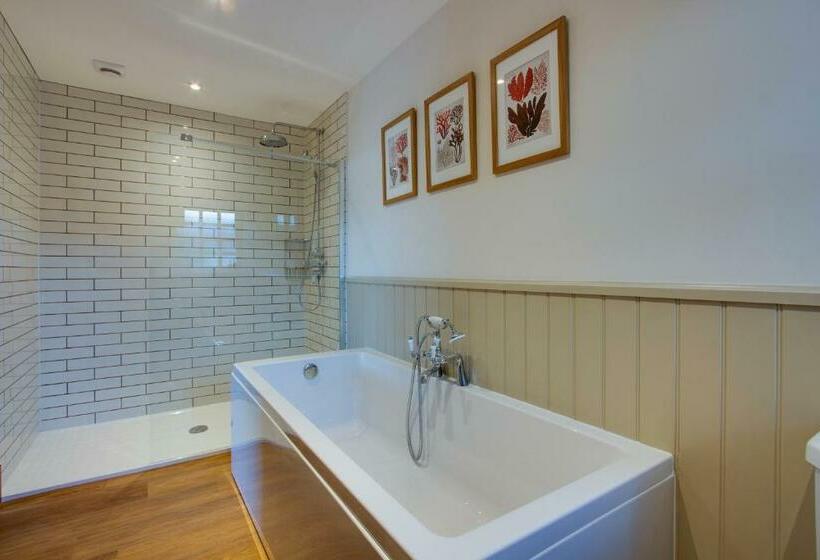 Семейный Номер Deluxe, Home Farm B&b   Poppy Room