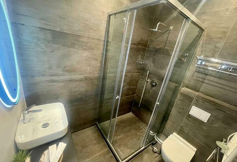 컴포트 트리플 룸, Elmar