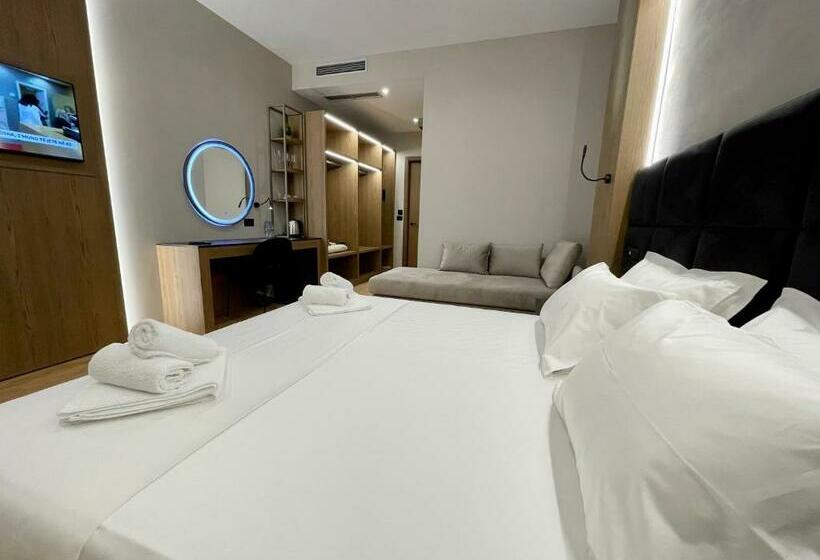 컴포트 트리플 룸, Elmar