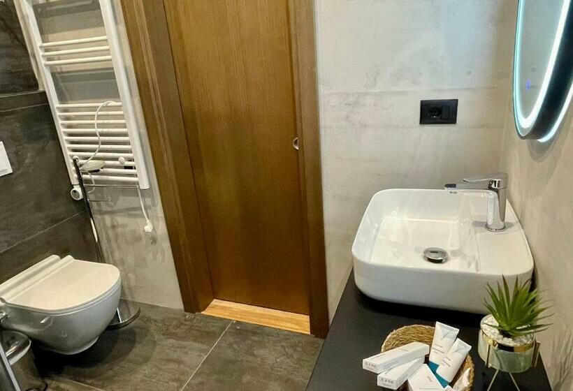 컴포트 트리플 룸, Elmar