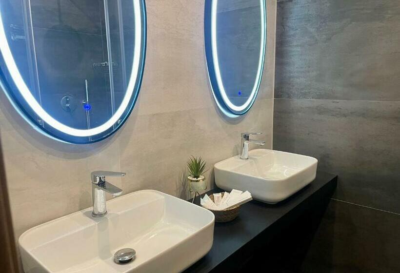 컴포트 트리플 룸, Elmar