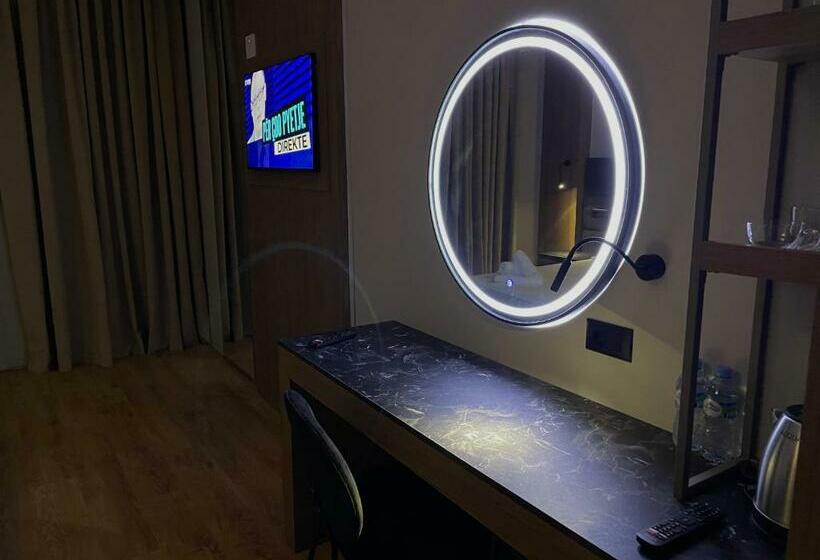 컴포트 트리플 룸, Elmar