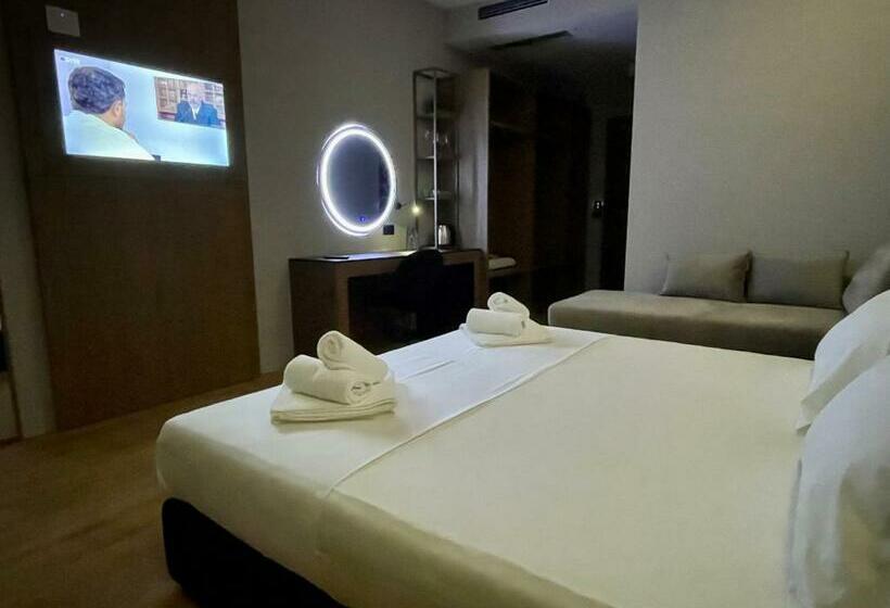 컴포트 트리플 룸, Elmar