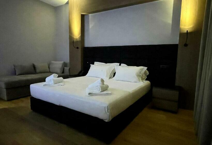 컴포트 트리플 룸, Elmar