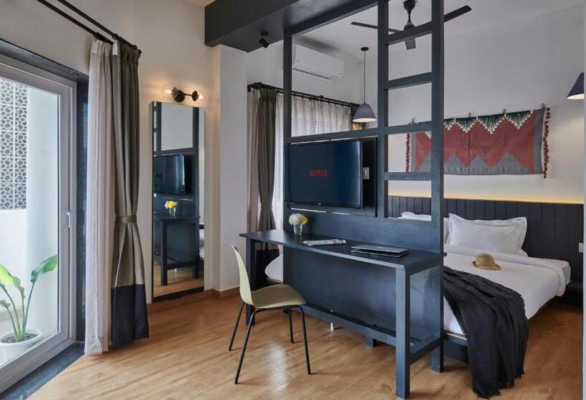 Полулюкс с Балконом, Poshtel Vns