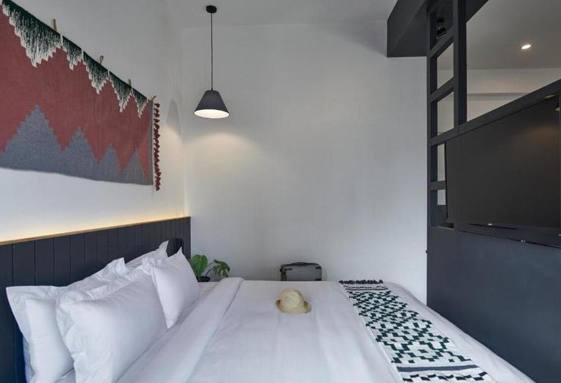 Полулюкс с Балконом, Poshtel Vns