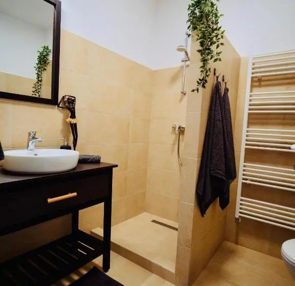 スタンダードルーム, Zakarias Apartments