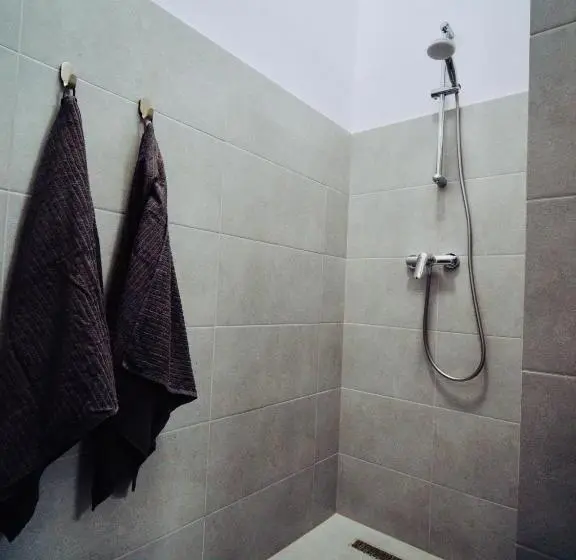 スタンダードルーム, Zakarias Apartments