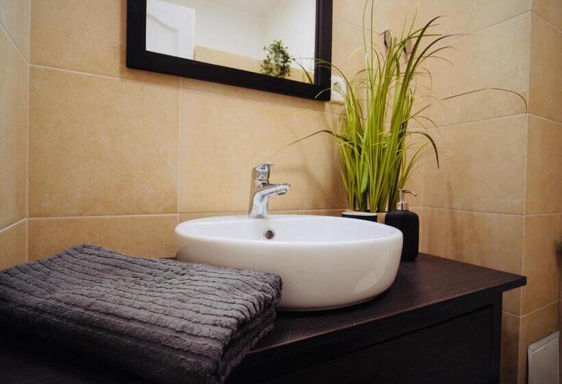 标准间, Zakarias Apartments