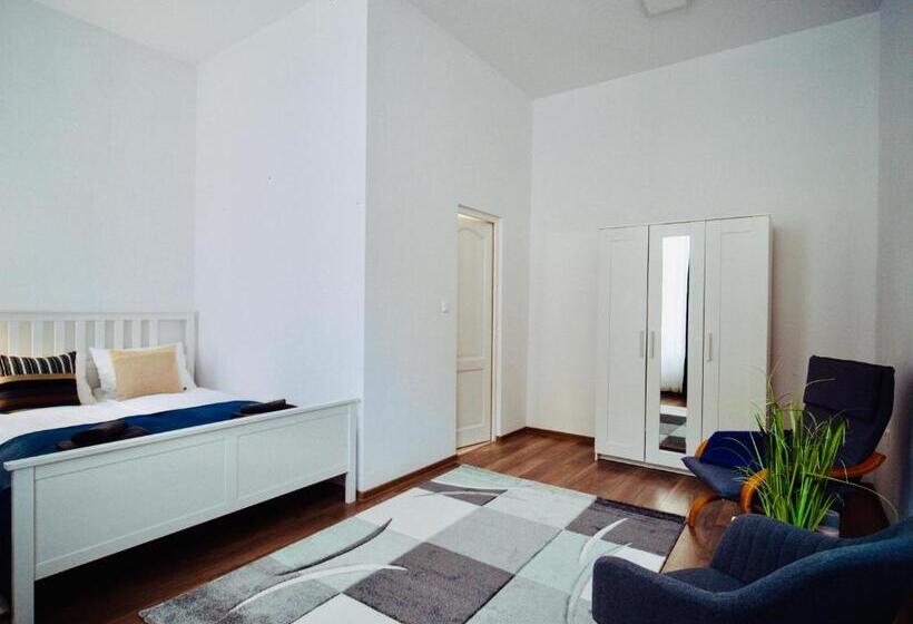 标准间, Zakarias Apartments