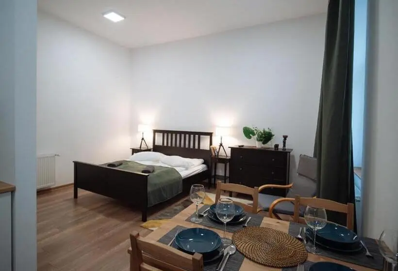 スタンダードスタジオ, Zakarias Apartments