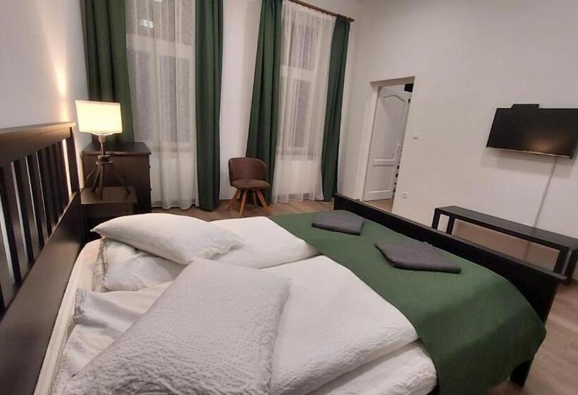 استودیو استاندارد با تخت کینگ, Zakarias Apartments