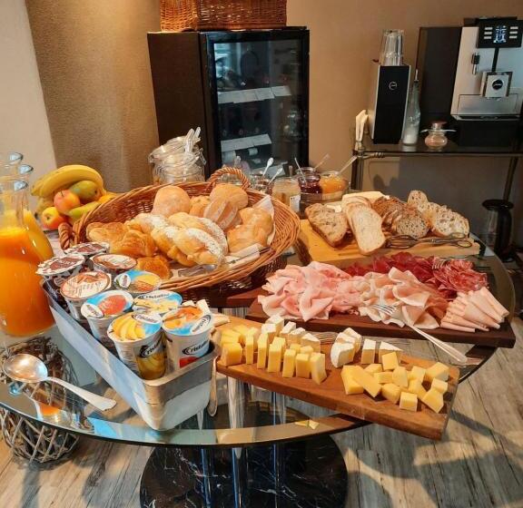 جناح عائلي, Stalder Meat & Bed