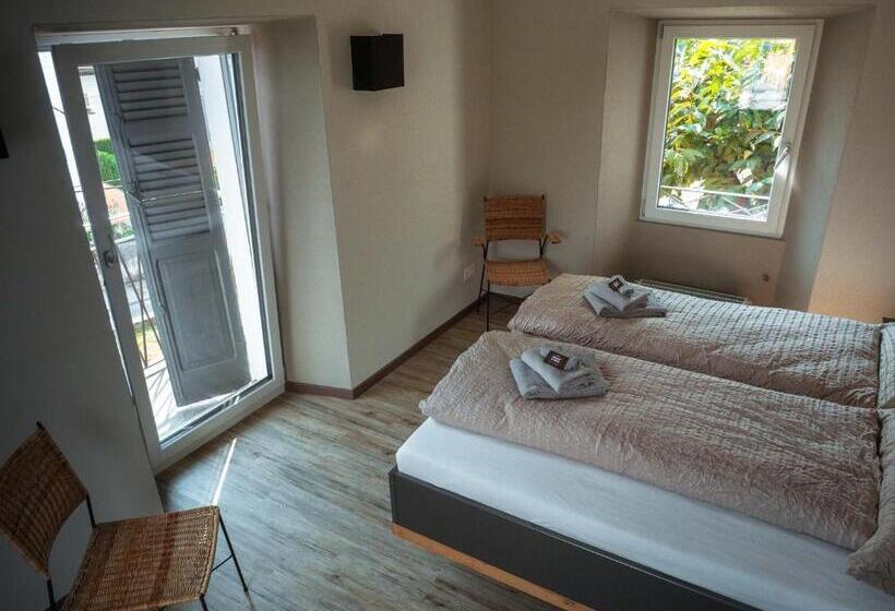 جناح عائلي, Stalder Meat & Bed