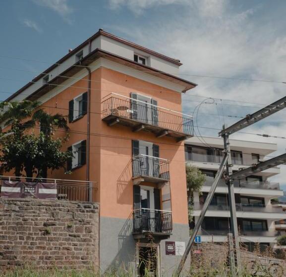 جناح عائلي, Stalder Meat & Bed