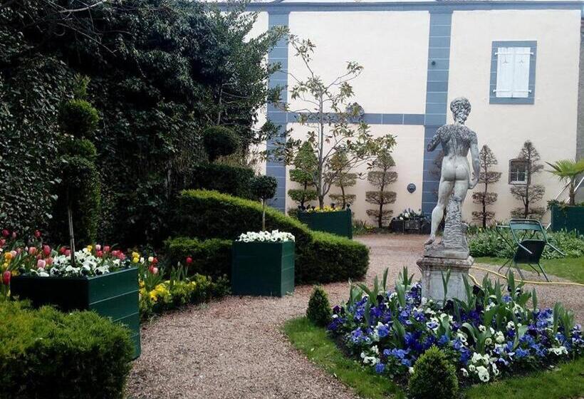 اتاق استاندارد با چشم‌انداز باغ, Propriété Charbaymond