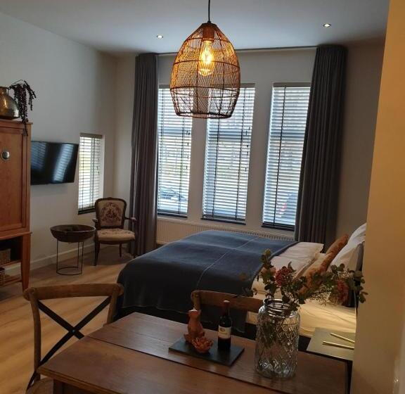 اتاق لوکس, De Vossenheuvel