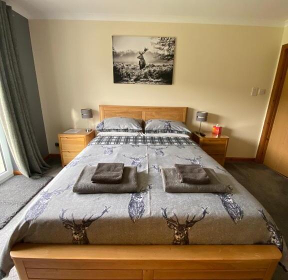 غرفة قياسية, The Willows