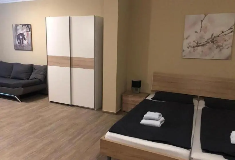 デラックスの4人部屋, Alpenklub