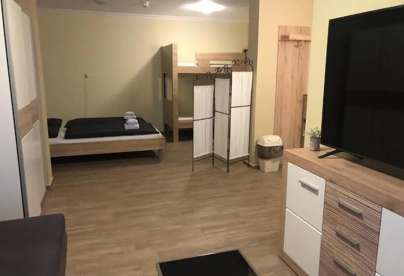 デラックスの4人部屋, Alpenklub
