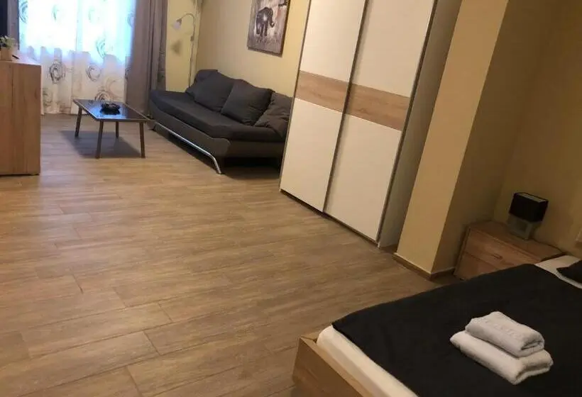 デラックスの4人部屋, Alpenklub