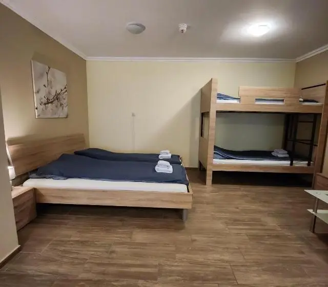 デラックスの4人部屋, Alpenklub