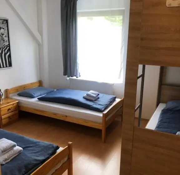 スタンダード4人部屋, Alpenklub