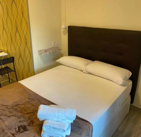اتاق لوکس با بالکن, Hostal Alaska