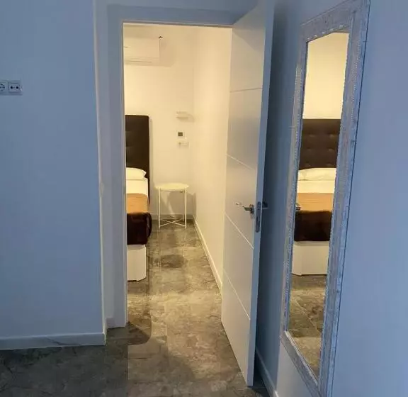 اتاق سوپریور, Hostal Alaska