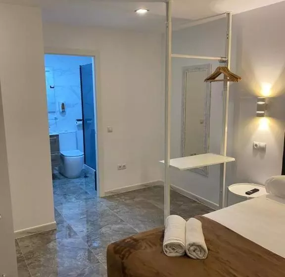 اتاق سوپریور, Hostal Alaska