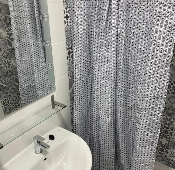 اتاق لوکس با بالکن, Hostal Alaska