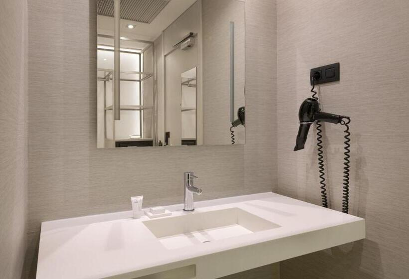 غرفة قياسية مطلة على المدينة, SH Colón Valencia