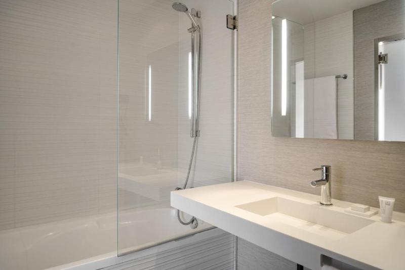 غرفة بريميوم, SH Colón Valencia