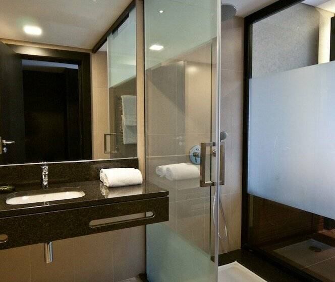 غرفة قياسية مطلّة علي الحديقة, Evidencia Belverde