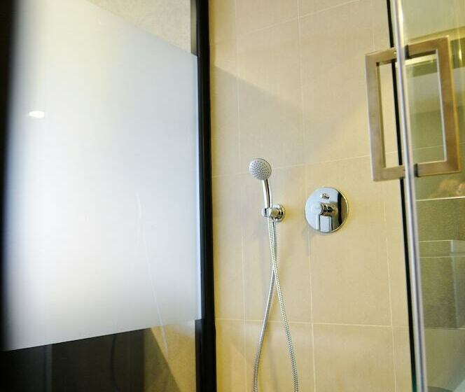 غرفة قياسية مطلّة علي الحديقة, Evidencia Belverde