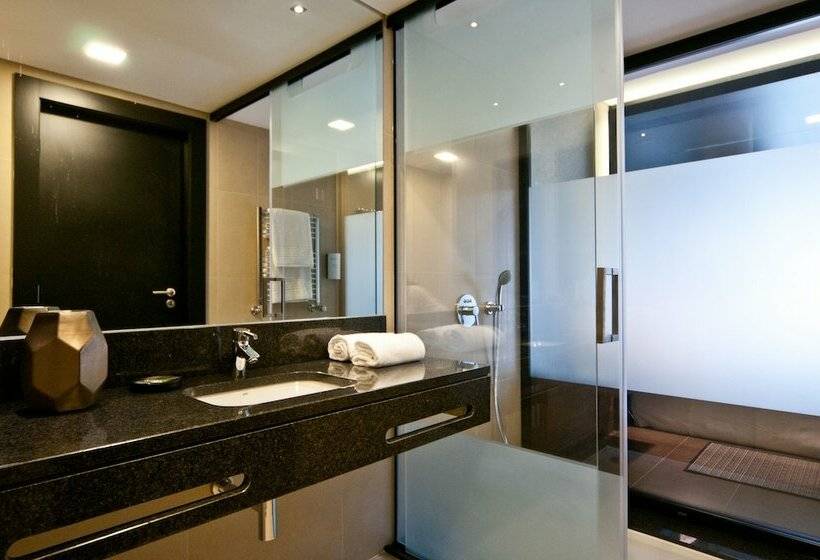 غرفة قياسية مطلّة علي حمام السباحة, Evidencia Belverde