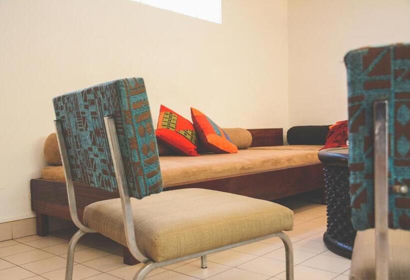 اتاق لوکس با تخت بزرگ, Ganalé Hôtel