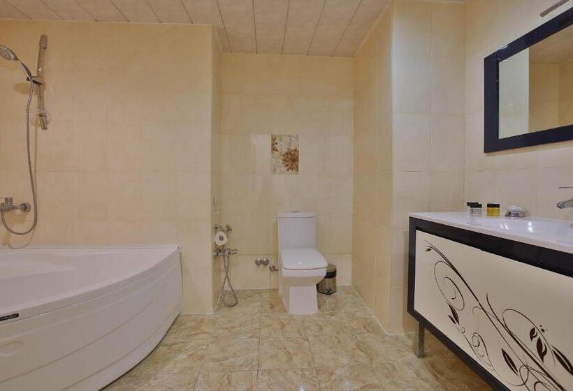 سوییت جونیور, Ganjali Plaza