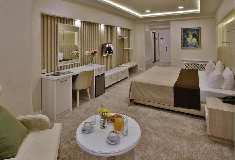 سوییت جونیور, Ganjali Plaza