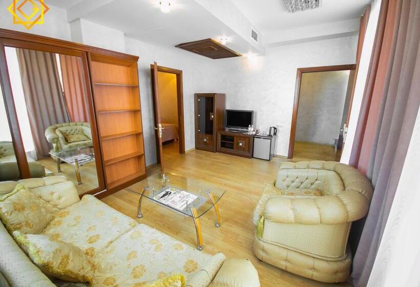 مجموعه ویستا شهر, Ganjali Plaza