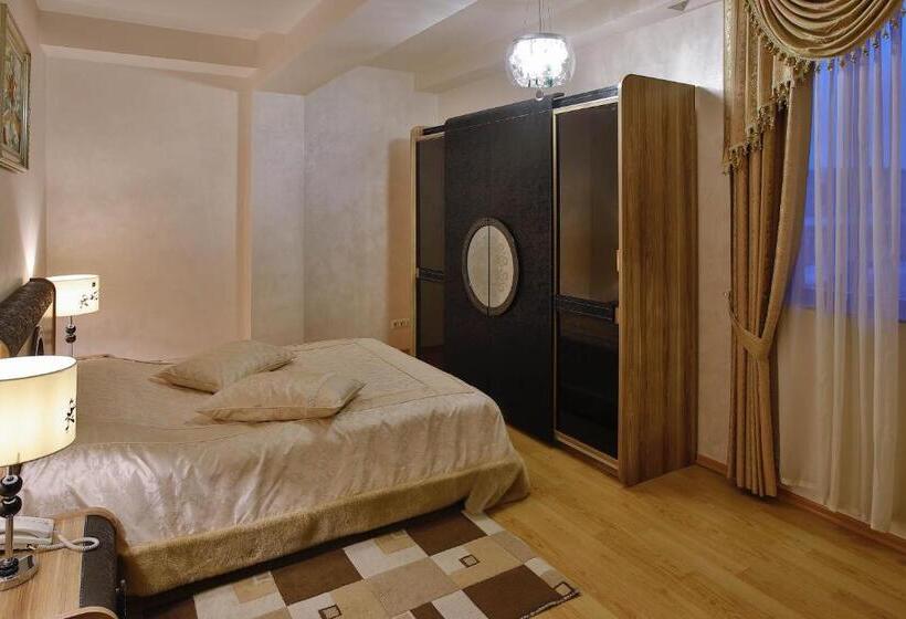 مجموعه ویستا شهر, Ganjali Plaza