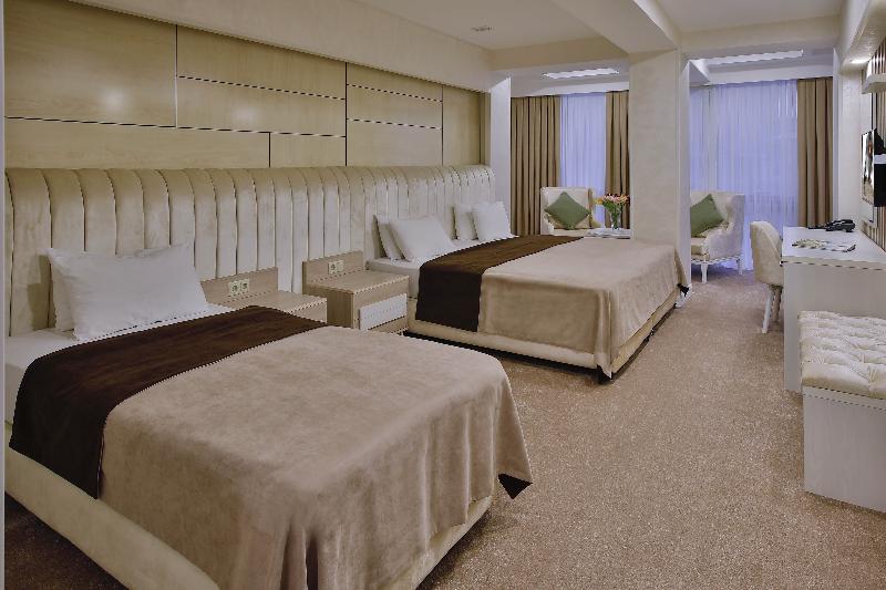 سوییت جونیور, Ganjali Plaza