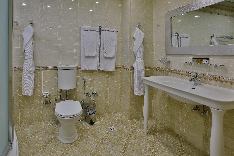 سوییت جونیور, Ganjali Plaza