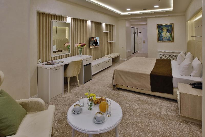 سوییت جونیور, Ganjali Plaza