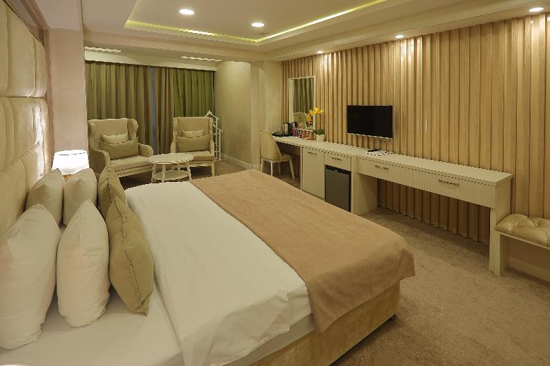 سوییت جونیور, Ganjali Plaza